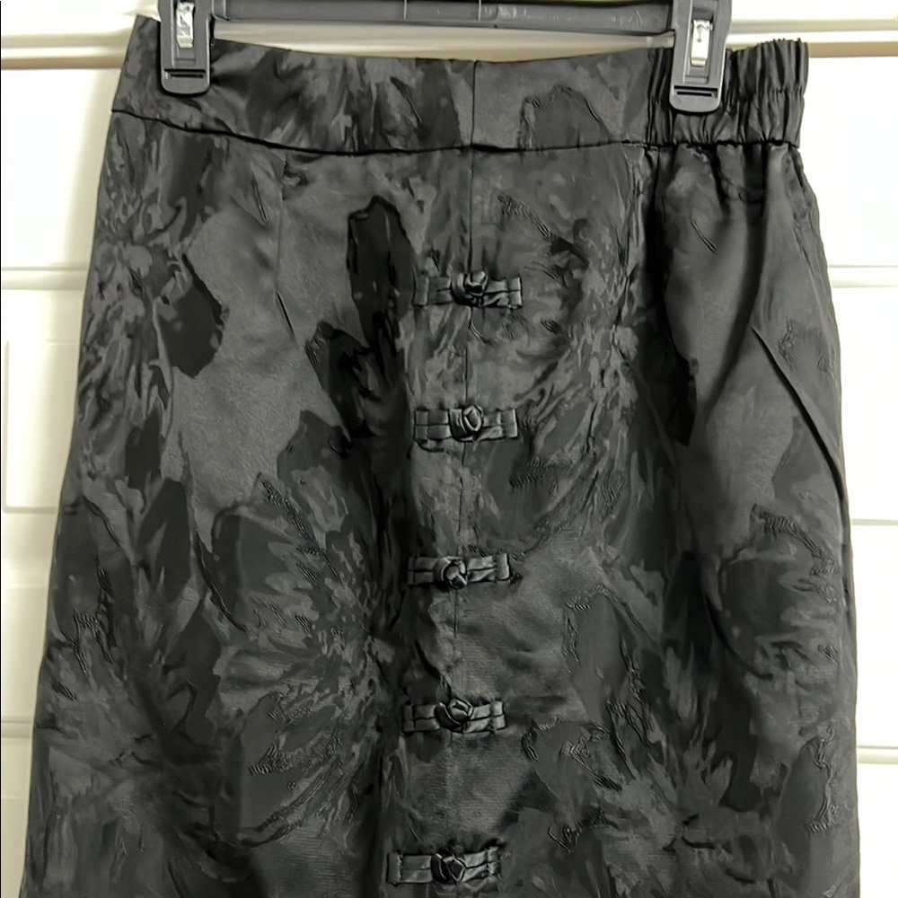 Elegant Black Women's Rose Skirt - Picture 4 of 7